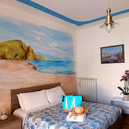 Casa Laura Bed and Breakfast Terracina Eksteriør billede